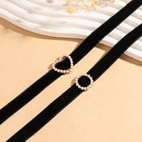 Simple Single-sided Velvet Neck Band Pearl Heart
