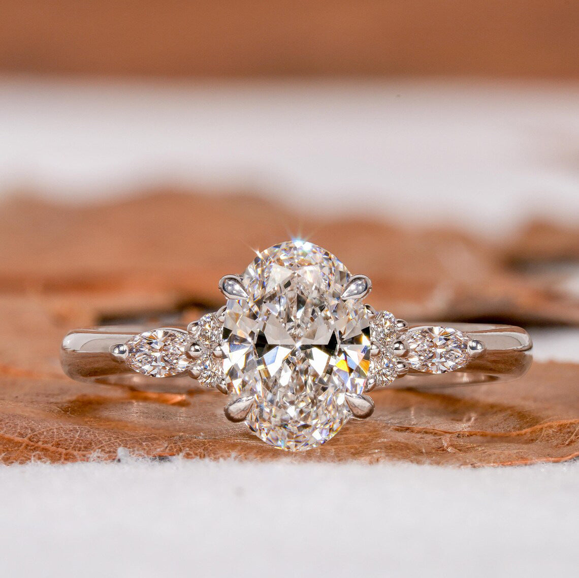 Shiny Diamond-encrusted Big Diamond Wedding Diamond Ring